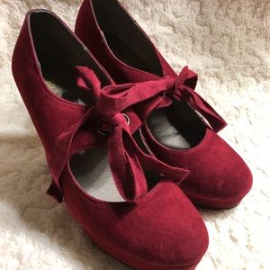 7M Red Suede Platform Shoes